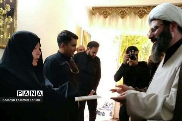 دیدار مسئولان منطقه فشافویه با خانواده شهدابه مناسبت هفته دفاع مقدس