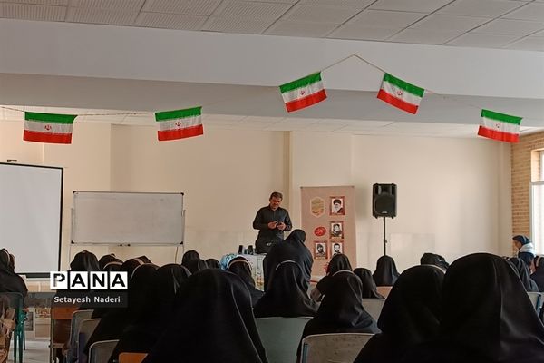 برگزاری یادواره شهدا در مدرسه عترت شهرستان قرچک