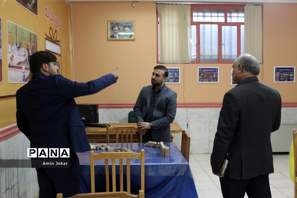 بازدید اعضای مرکز سنجش و پایش کیفیت آموزشی وزارت آموزش و پرورش از کتابخانه دانش‌آموز در شیراز
