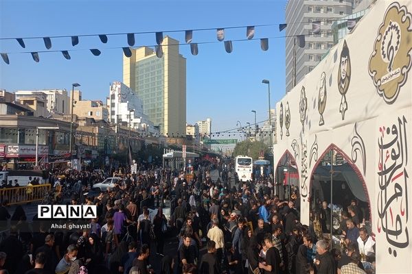 خیابان‌های منتهی به حرم مطهر در روز شهادت امام رضا علیه‌السلام