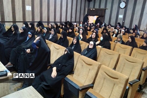 نشست روشنگری هفته دفاع مقدس در شهرستان قرچک