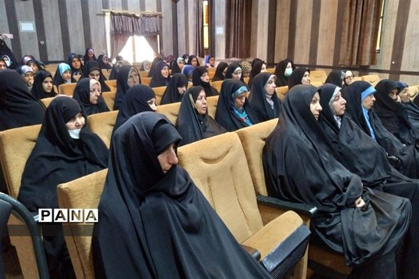 نشست روشنگری هفته دفاع مقدس در شهرستان قرچک