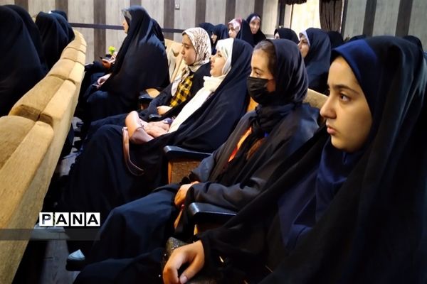 نشست روشنگری هفته دفاع مقدس در شهرستان قرچک