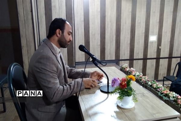 نشست روشنگری هفته دفاع مقدس در شهرستان قرچک