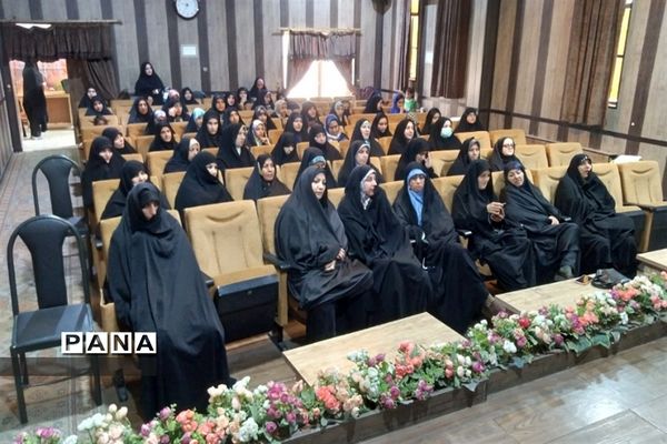 نشست روشنگری هفته دفاع مقدس در شهرستان قرچک