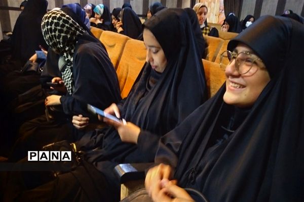 نشست روشنگری هفته دفاع مقدس در شهرستان قرچک