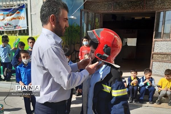 گرامیداشت روز آتش‌نشانی در دبستان ارشاد رودهن