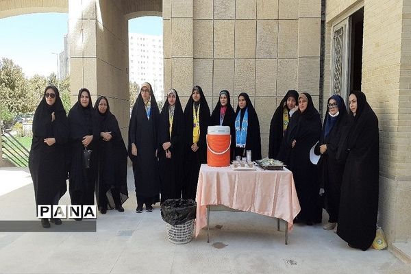 ایستگاه صلواتی هیات محبان اهل بیت(ع) در مصلای نماز جمعه زنجان