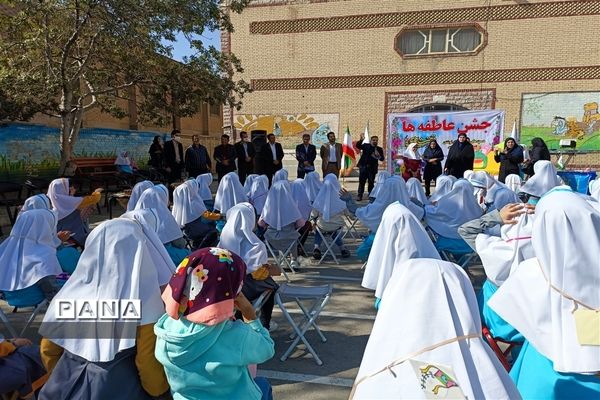 برگزاری جشن عاطفه‌ها در دبستان دخترانه حضرت زینب ۲