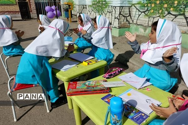 برگزاری جشن عاطفه‌ها در دبستان دخترانه حضرت زینب ۲