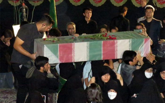 دانش‌آموزان دبیرستان تیزهوشان قم به شهید گمنام ادای احترام کردند