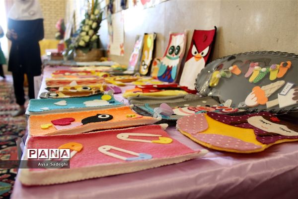جشن عاطفه‌ها در دبستان حاج سید‌ابراهیم بوشهری