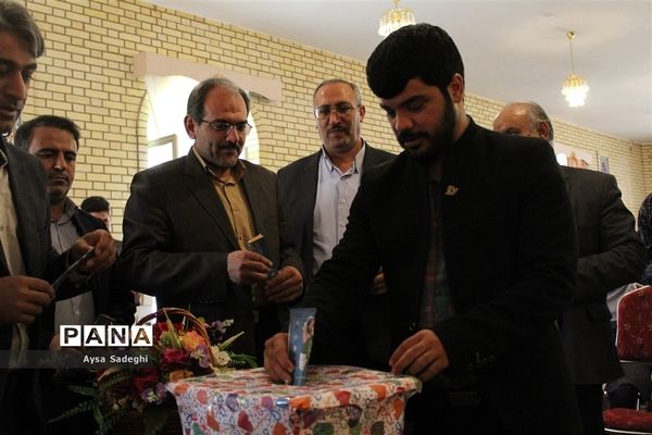جشن عاطفه‌ها در دبستان حاج سید‌ابراهیم بوشهری