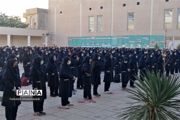 شور و نشاط مهرورزی دانش‌آموزان در اولین روزهای آغازین سال تحصیلی در مدارس شیراز