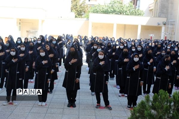 شور و نشاط مهرورزی دانش‌آموزان در اولین روزهای آغازین سال تحصیلی در مدارس شیراز