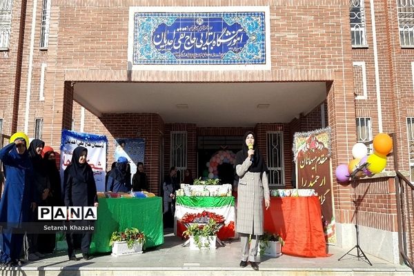 جشن شکوفه‌های دبستان پسرانه احدیان