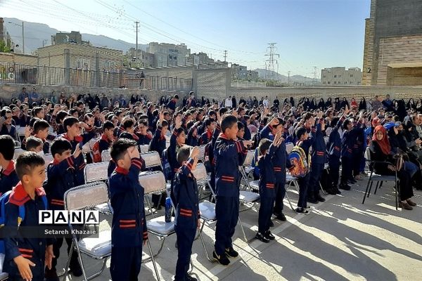 جشن شکوفه‌های دبستان پسرانه احدیان