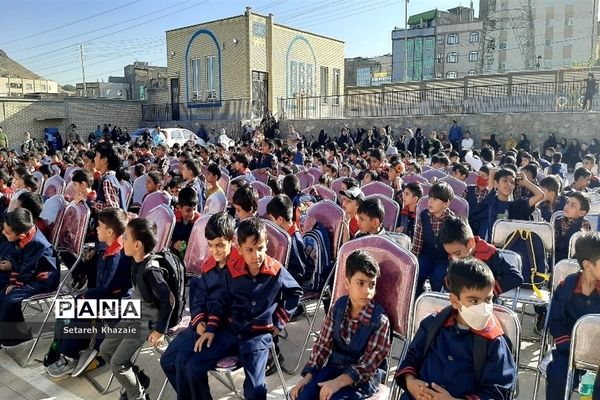 جشن شکوفه‌های دبستان پسرانه احدیان