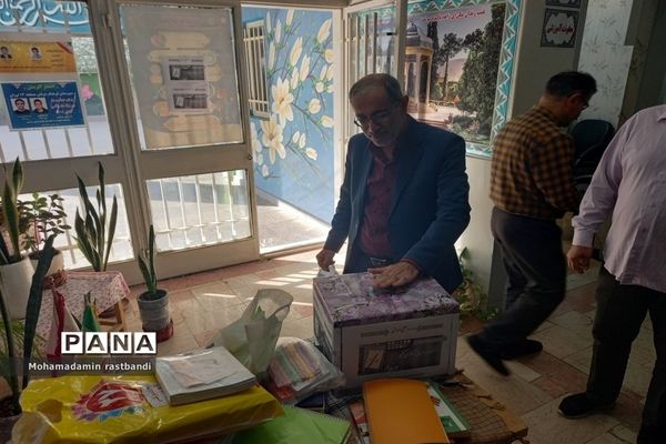 آیین جشن عاطفه‌ها در دبیرستان فرهنگ عرفان