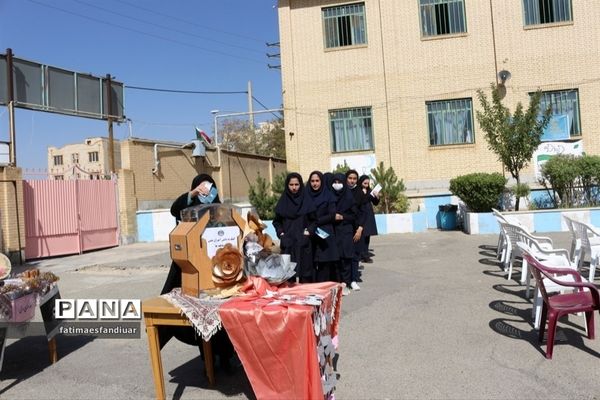 برگزاری جشن عاطفه‌ها در دبیرستان حضرت خدیجه ( س) فیروزکوه