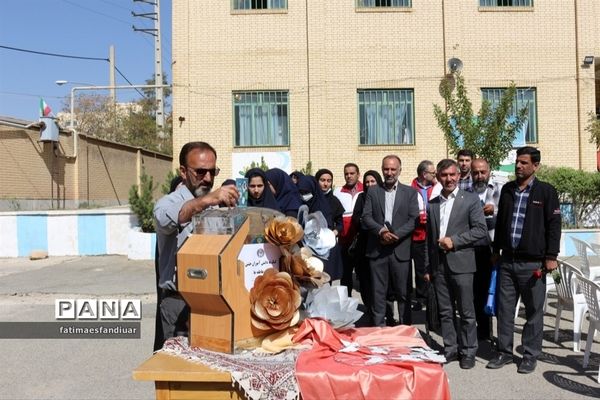 برگزاری جشن عاطفه‌ها در دبیرستان حضرت خدیجه ( س) فیروزکوه