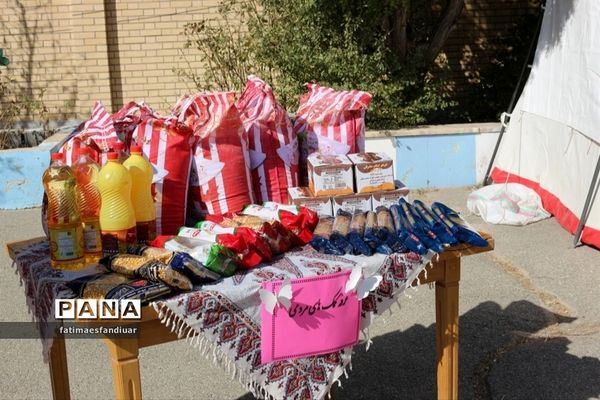 برگزاری جشن عاطفه‌ها در دبیرستان حضرت خدیجه ( س) فیروزکوه