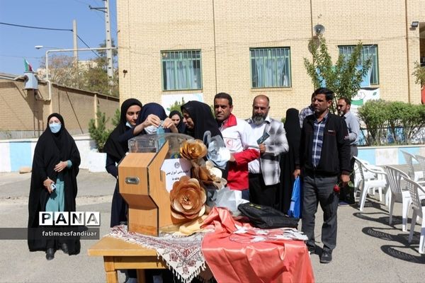 برگزاری جشن عاطفه‌ها در دبیرستان حضرت خدیجه ( س) فیروزکوه