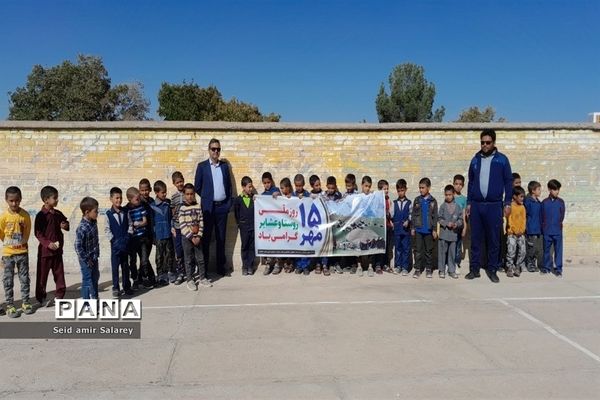 بازی های بومی و محلی در مدرسه زنده‌یاد امیری روستای قلعه‌بالا، کاشمر