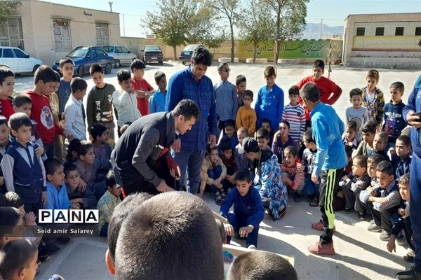 بازی های بومی و محلی در مدرسه زنده‌یاد امیری روستای قلعه‌بالا، کاشمر