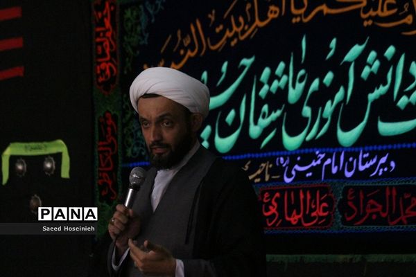 وداع دانش‌آموزان دبیرستان امام خمینی(ره) قم با پیکر شهید گمنام