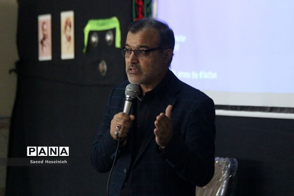 وداع دانش‌آموزان دبیرستان امام خمینی(ره) قم با پیکر شهید گمنام