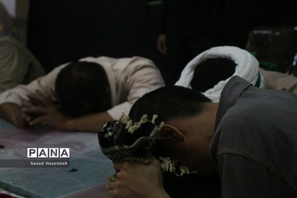 وداع دانش‌آموزان دبیرستان امام خمینی(ره) قم با پیکر شهید گمنام
