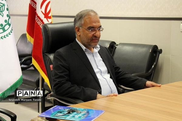 نشست مدیرکل آموزش و پرورش فارس با هیات اندیشه‌ورز سازمان دانش‌آموزی استان فارس