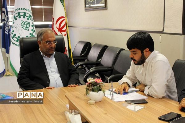 نشست مدیرکل آموزش و پرورش فارس با هیات اندیشه‌ورز سازمان دانش‌آموزی استان فارس