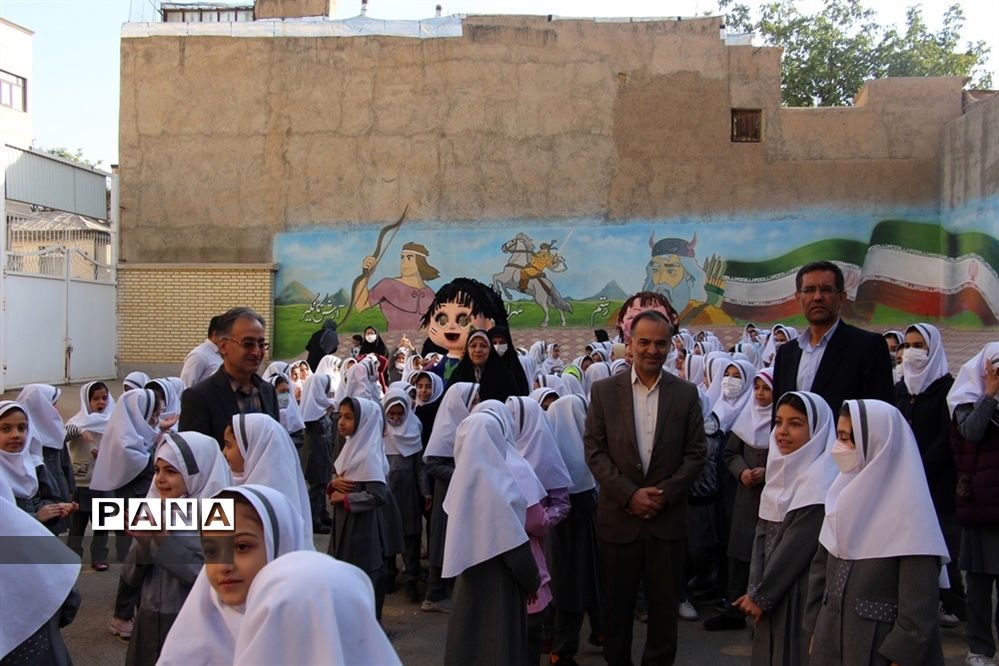 هفته ملی کودک در مدرسه شهید‌اخوان استان همدان