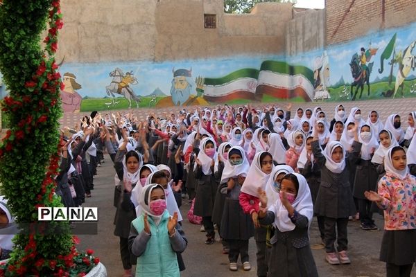 هفته ملی کودک در مدرسه شهید‌اخوان استان همدان