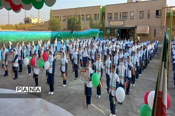 بازدید قائم مقام سازمان دانش‌آموزی جمهوری اسلامی ایران از مدرسه تمام تشکیلاتی حاج حسن اصلانی 2 اصفهان