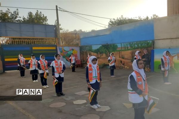 بازدید قائم مقام سازمان دانش‌آموزی جمهوری اسلامی ایران از مدرسه تمام تشکیلاتی حاج حسن اصلانی 2 اصفهان