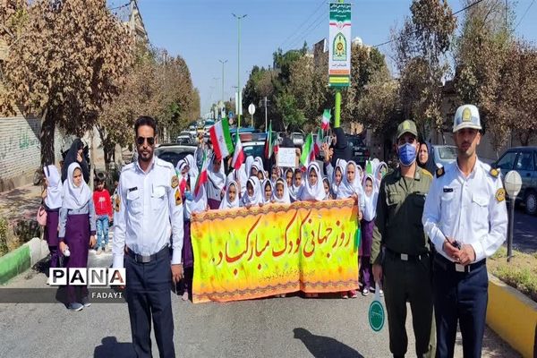 هفته ملی کودک با شعار «حال خوش کودکی، رنگ خوش زندگی» در اردستان