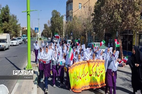 هفته ملی کودک با شعار «حال خوش کودکی، رنگ خوش زندگی» در اردستان