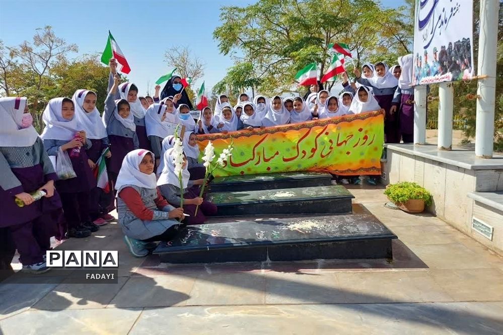 هفته ملی کودک با شعار «حال خوش کودکی، رنگ خوش زندگی» در اردستان