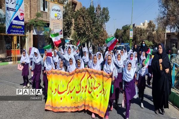 هفته ملی کودک با شعار «حال خوش کودکی، رنگ خوش زندگی» در اردستان