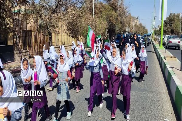 هفته ملی کودک با شعار «حال خوش کودکی، رنگ خوش زندگی» در اردستان