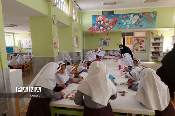 هفته ملی کودک با شعار «حال خوش کودکی، رنگ خوش زندگی» در اردستان
