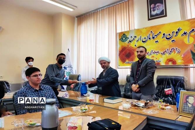 تجلیل از دانشآموزخبرنگاران عضو خبرگزاری پانا استان اصفهان