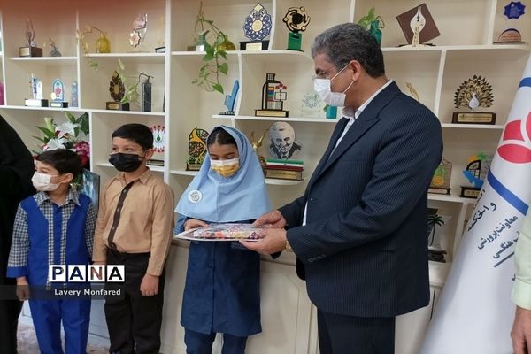 تجلیل از دانش‌آموزان برگزیده مسابقات نقاشی هفته فراجا استان بوشهر