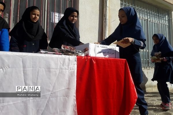 مراسم  جشن عاطفه‌ها و جشن پرچم دردبستان شهید نجفی فدافن، کاشمر