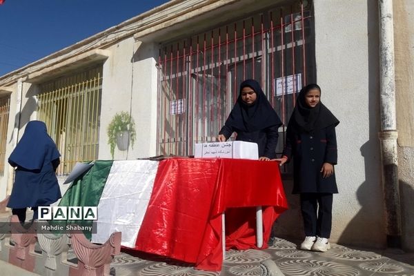 مراسم  جشن عاطفه‌ها و جشن پرچم دردبستان شهید نجفی فدافن، کاشمر