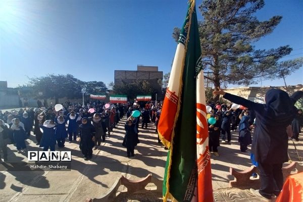 مراسم  جشن عاطفه‌ها و جشن پرچم دردبستان شهید نجفی فدافن، کاشمر