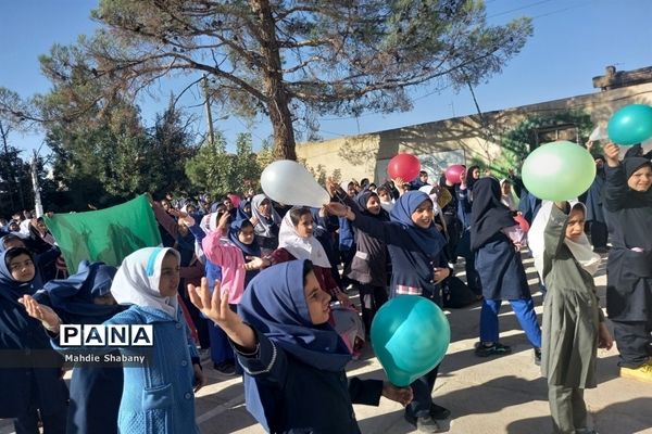 مراسم  جشن عاطفه‌ها و جشن پرچم دردبستان شهید نجفی فدافن، کاشمر